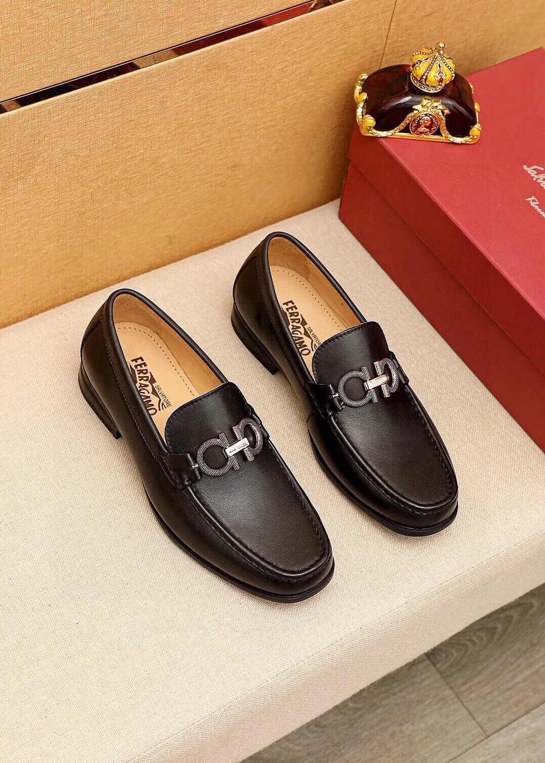 Men's shoes 💰480 💐 Product trademark: Ferragamo "Ferragamo" casual leather shoes Regular size: 38-44 (45🉑️customized) Product materials: Selected imported first-layer calfskin upper + luxury hardware buckle, imported water-dyed cow leather lining. Strong three-dimensional visual effect, original outsole color: 3⃣️seed leather materials available